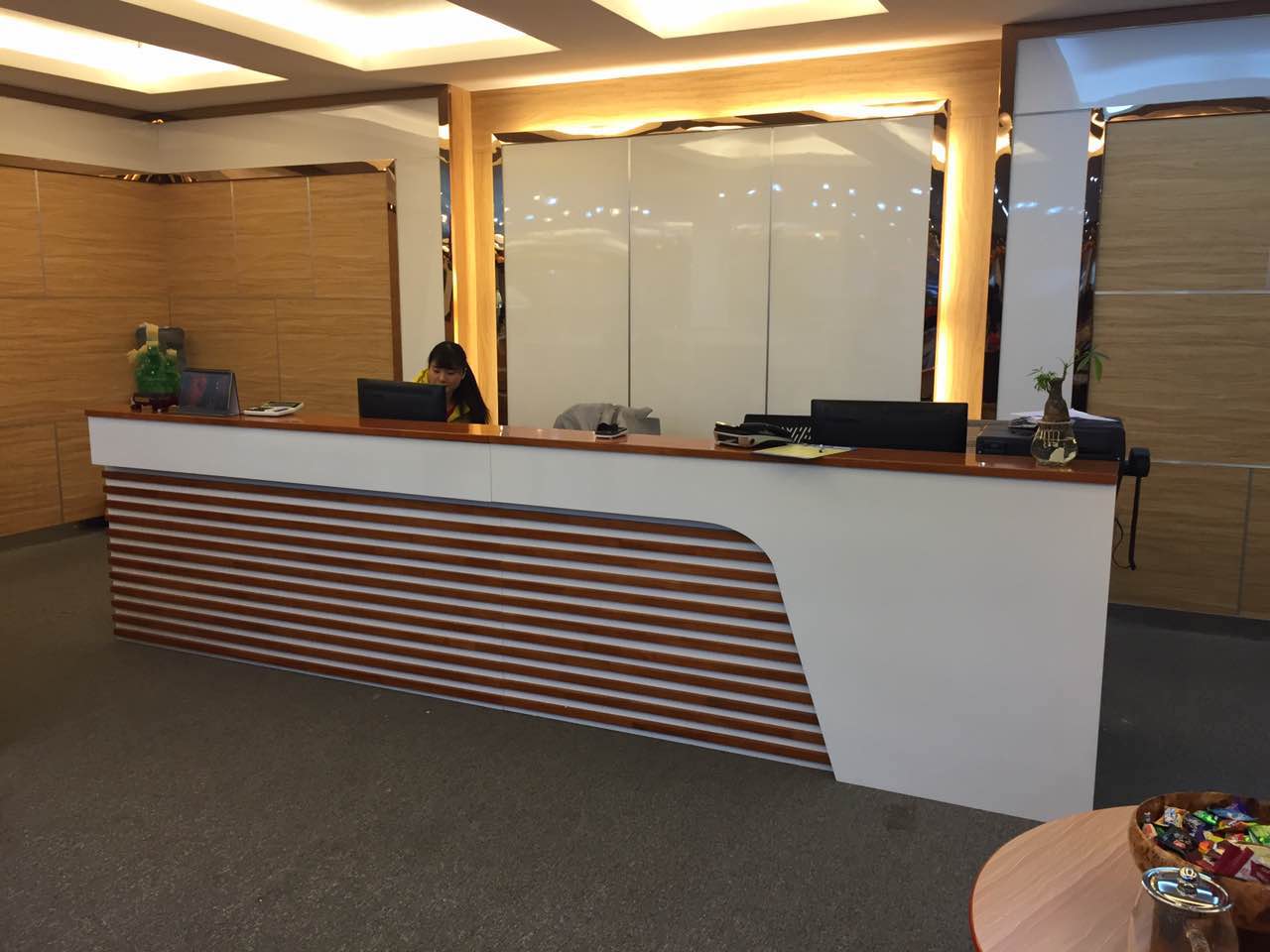 定做办公家具如何选择工厂更实在?